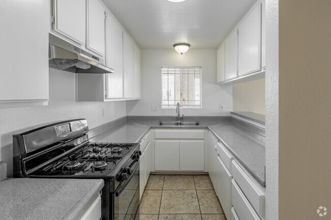 2BR, 2BA - 700SF - Kitchen - 1636 East 6th St.