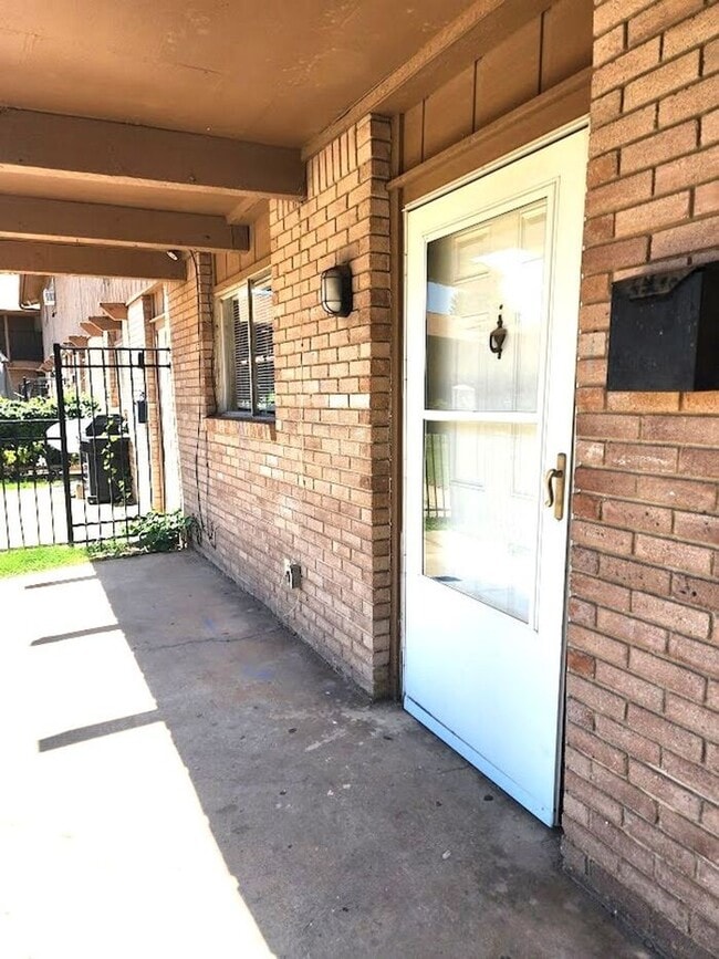 Building Photo - 3 Bed 2.5 Bath Apt NW OKC