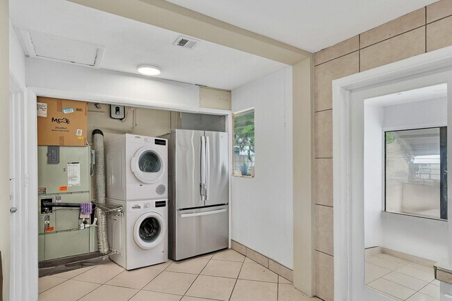 Building Photo - 726 N A St