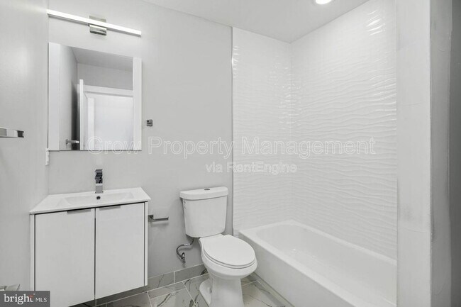 Building Photo - 1904 E York St