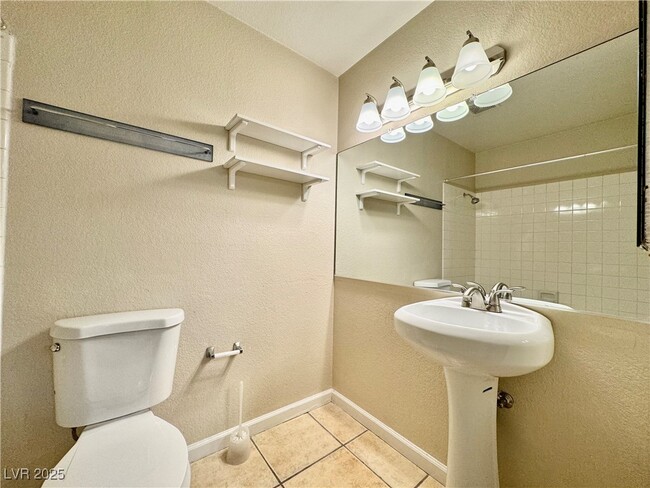 Building Photo - 7289 Topeka Dr