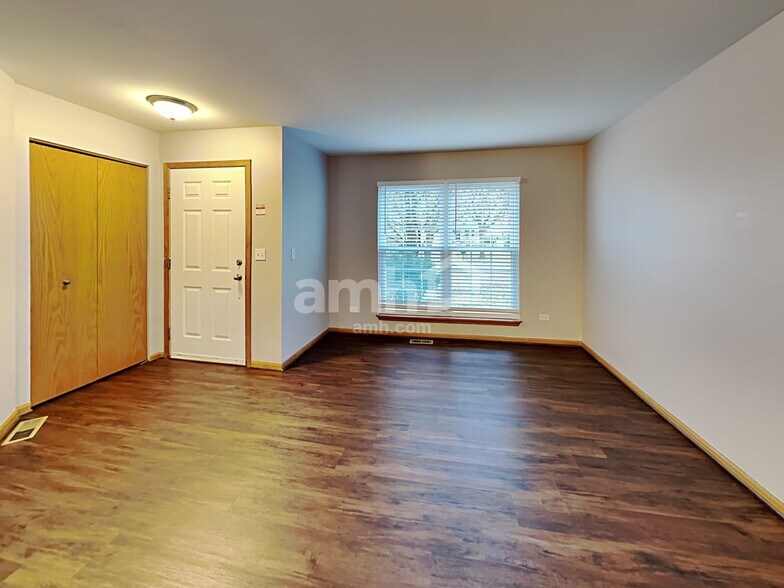 Building Photo - 2010 Arbor Falls Dr