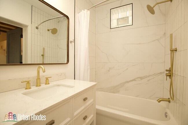 Building Photo - 908 N California Ave