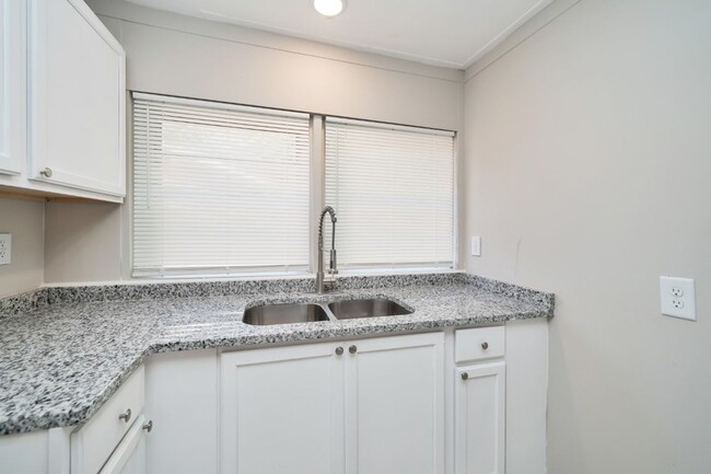 Building Photo - Newly Renovated House for Rent in Leeds, AL – 3 Bed, 2 Bath!