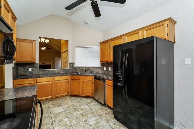 Building Photo - 952 Azalia Dr