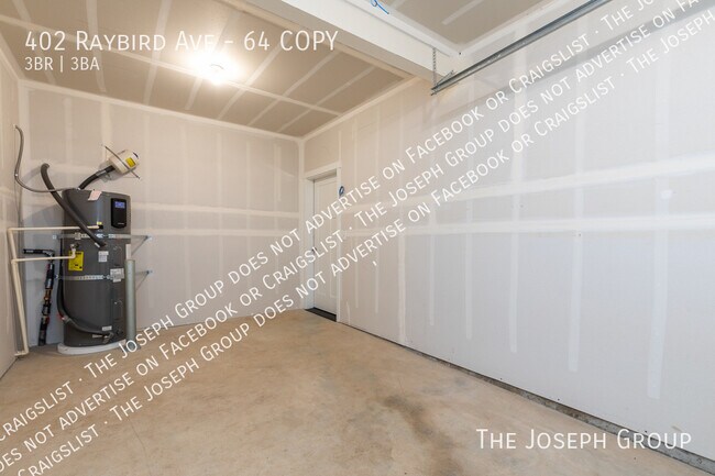 Building Photo - 402 Raybird Ave