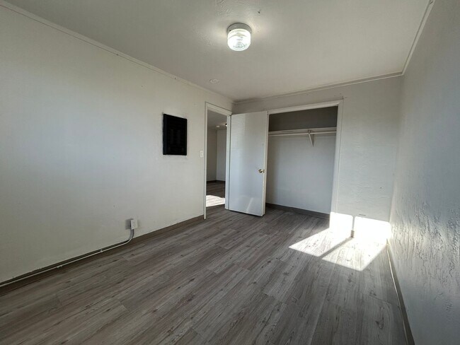 Building Photo - 928ru