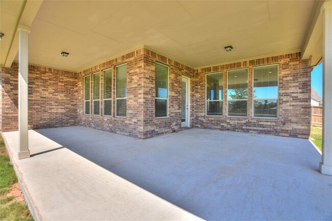 Building Photo - 10604 Lavon Bend