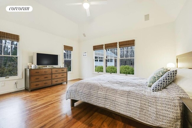 Building Photo - 12 Northview Dr