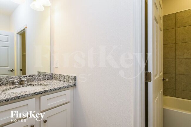 Building Photo - 1642 Isleta Lp