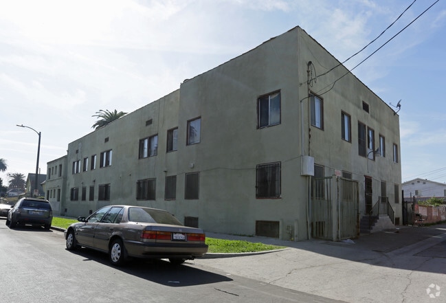 Building Photo - 1101 W 45th St