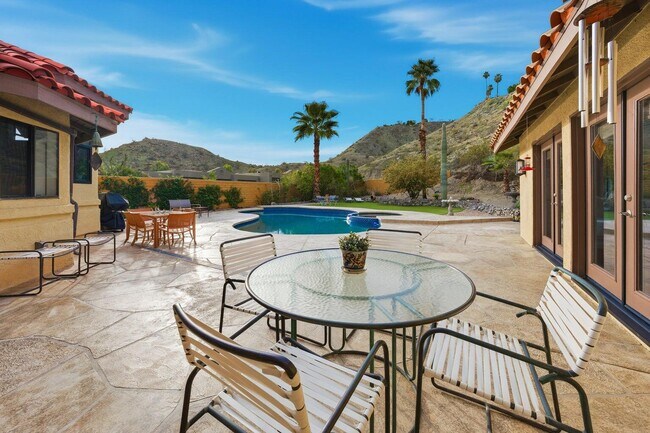 Building Photo - 10 Venus Dr