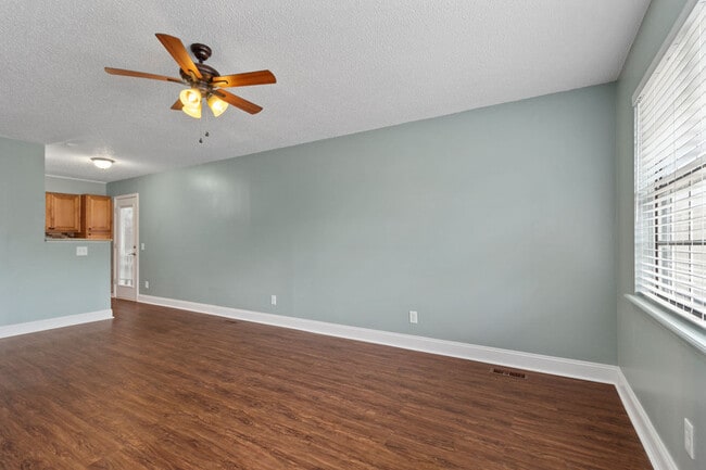 Building Photo - 618 E Johnston St