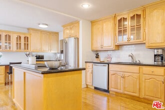 Building Photo - 110 N Barrington Ave