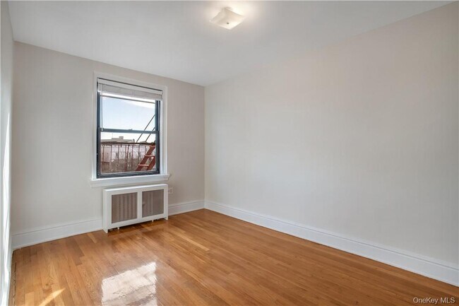 Building Photo - 250 Martine Ave
