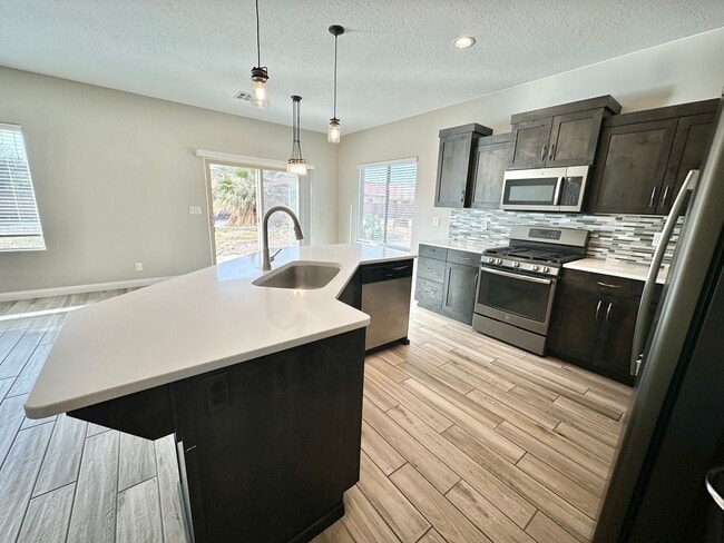 Building Photo - Red Mountain Jewel!  WITH SOLAR PANELS!!