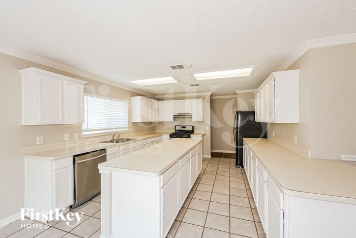 Building Photo - 301 Sunset Oaks Dr