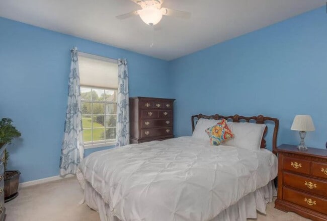 Building Photo - Beautiful large 4 bedroom Home