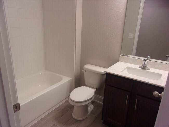 Building Photo - 4 bed/3 bath Beautiful Home with Amenities!