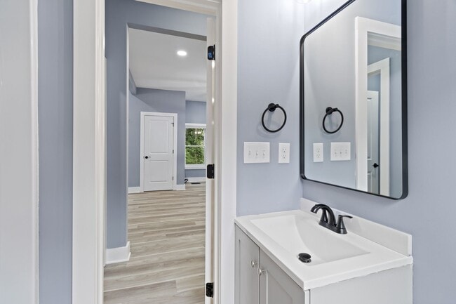 Building Photo - Stunning Fully Renovated Home in the Heart of Historic Oakland City