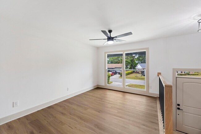 Building Photo - 1411 Westway Dr