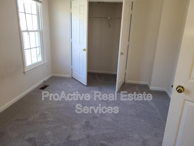 Building Photo - 4016 Reese Dr S