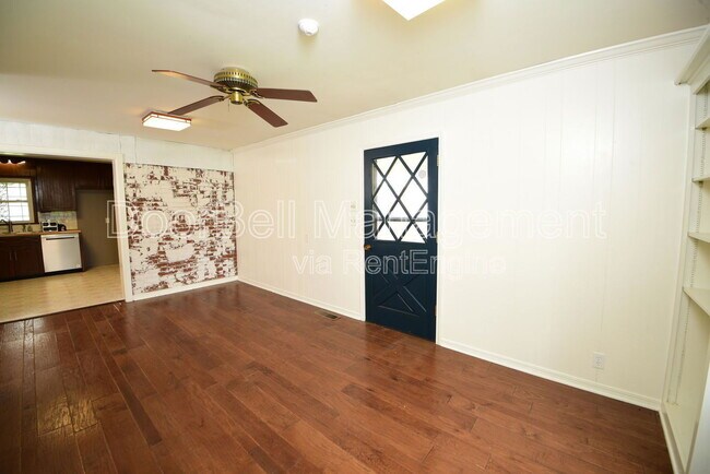 Building Photo - 2418 S Quebec Ave