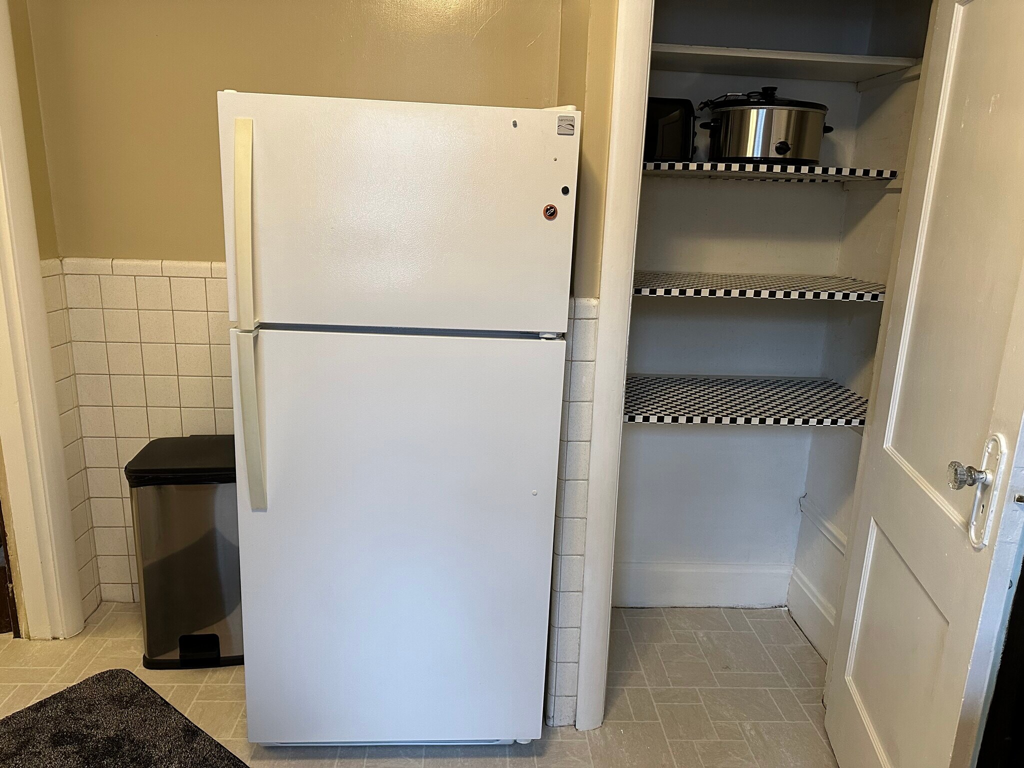 Large kitchen pantry - 2533 Valley View Ct