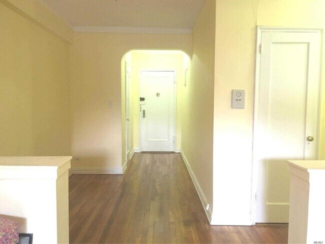 Building Photo - 83-6 Vietor Ave