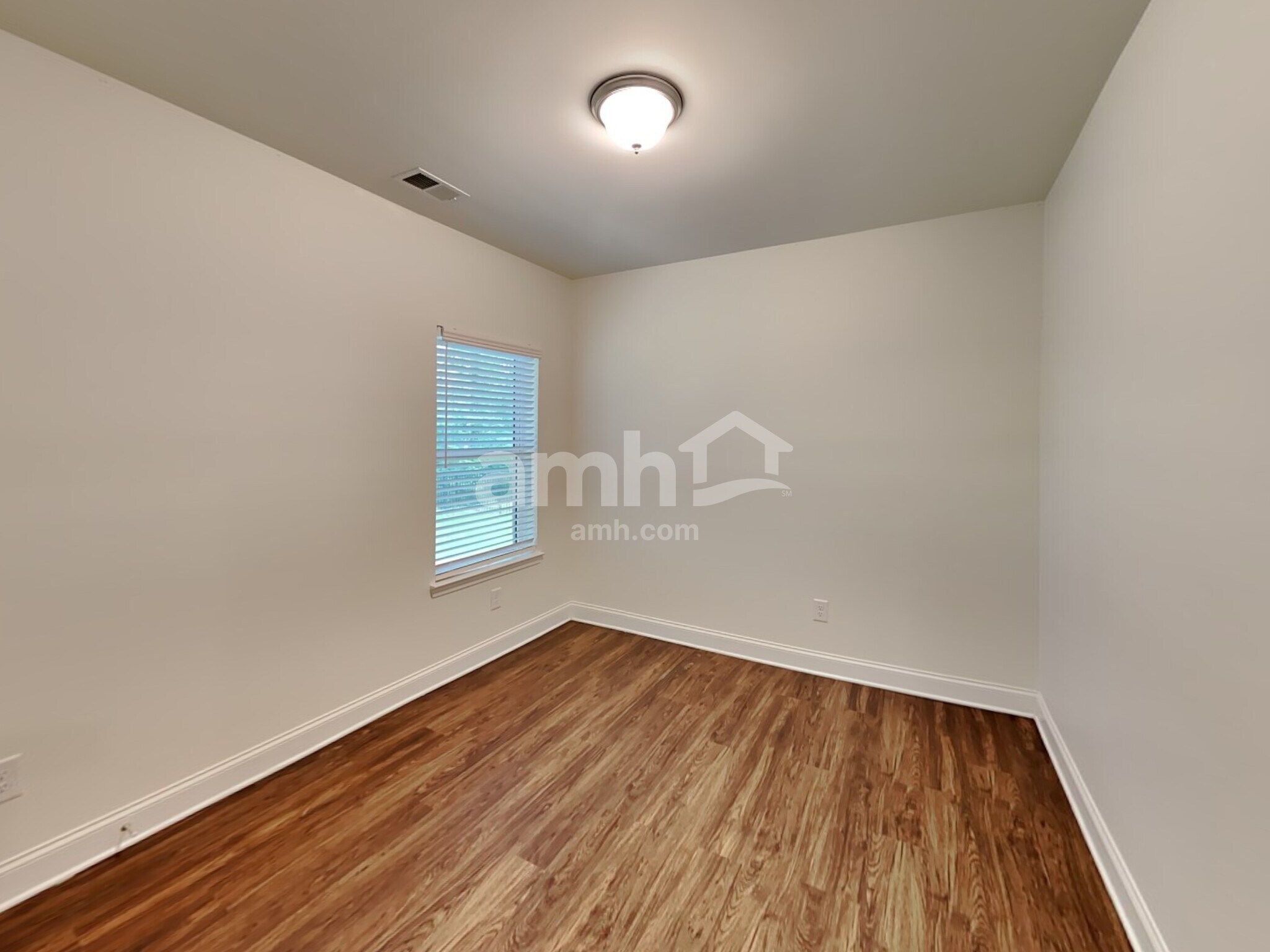 Building Photo - 5085 Hudson Vly Dr