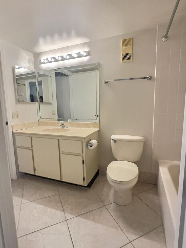 Building Photo - 14476 Amberly Ln