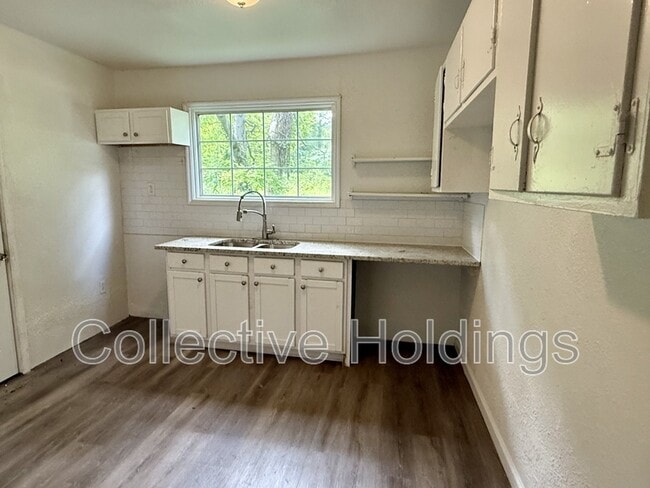 Building Photo - 7312 Naples Ave