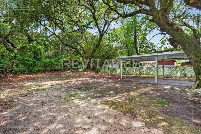 Building Photo - 2900 Lott Dr