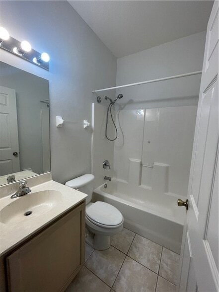 Building Photo - 865 10th Dr