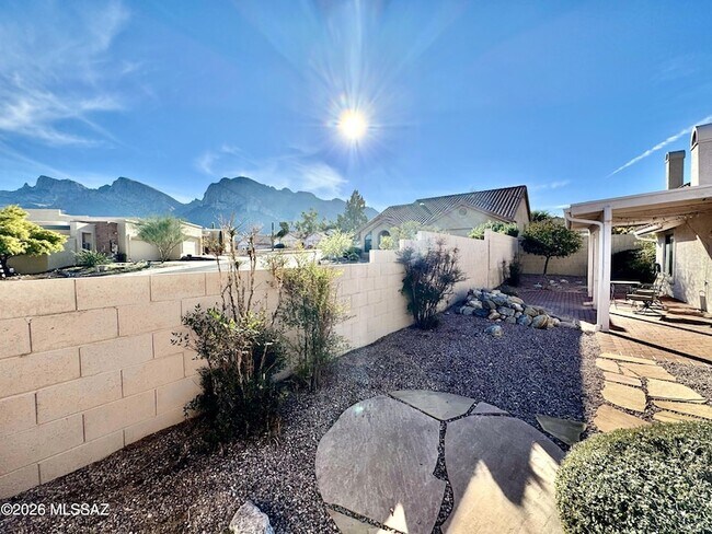 Building Photo - 9970 N Colony Dr