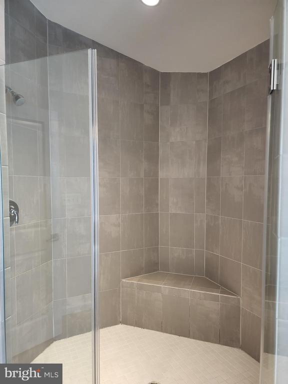 Building Photo - 25020 Cambridge Hl Ter