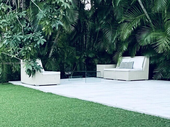 Building Photo - 1430 Baracoa Ave