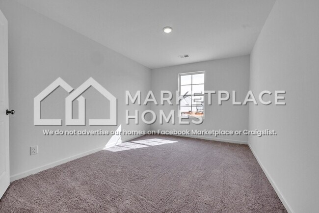 Building Photo - 327 Orchid Ln