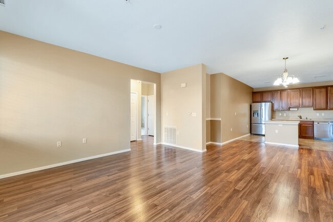 Building Photo - Updated, 3 Bed Condo in Aurora!!!!