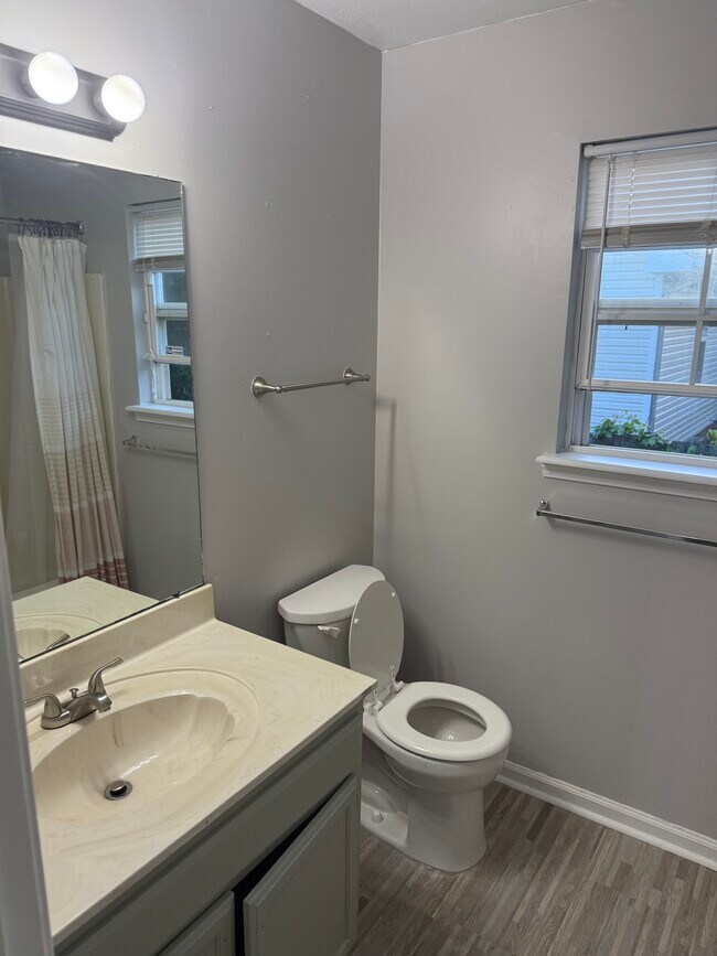 Building Photo - 513 Gainey Dr