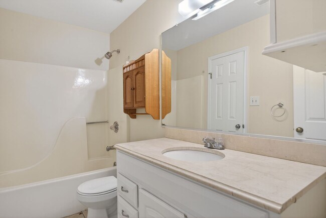 Building Photo - 227 Ashridge Ln