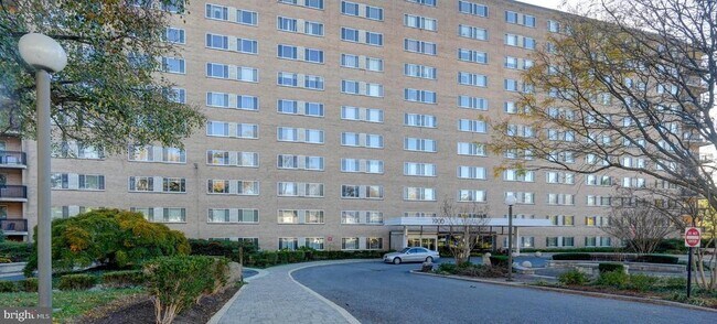 Building Photo - 1900 Lyttonsville Rd