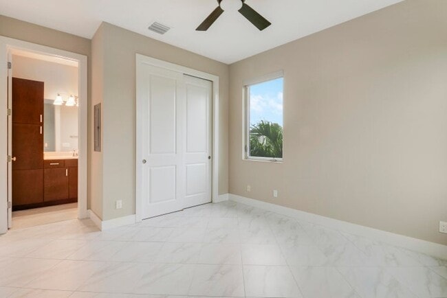 Building Photo - 5029 Grandiflora Rd