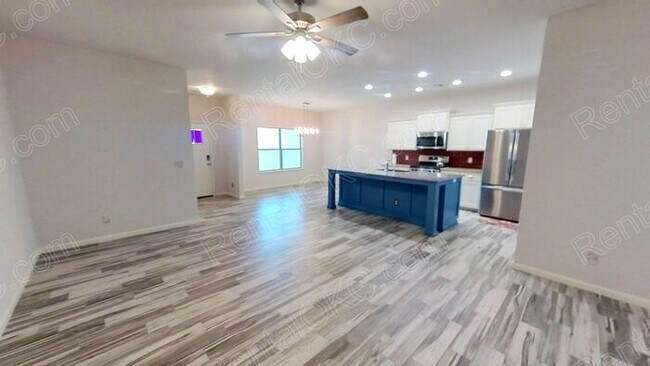 Building Photo - Great 3 bed 2 Bath on the West side.