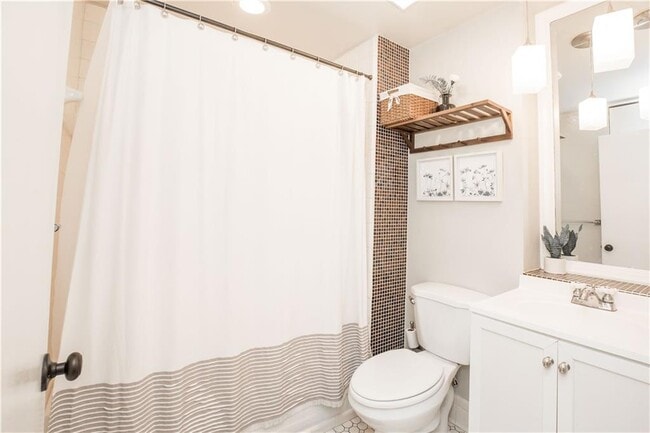 Building Photo - 952 Myrtle St NE