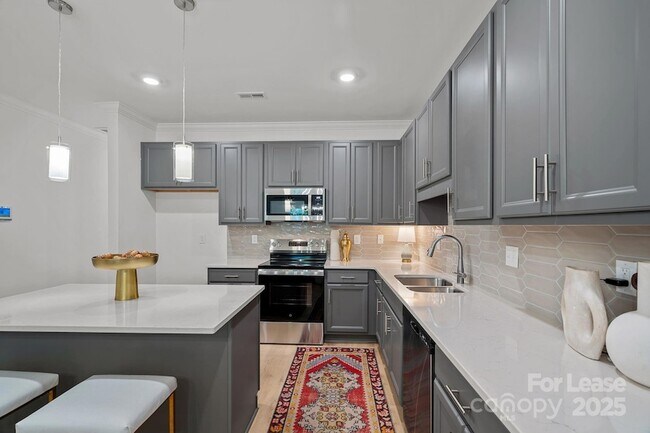 Building Photo - 1306 Moretz Ave