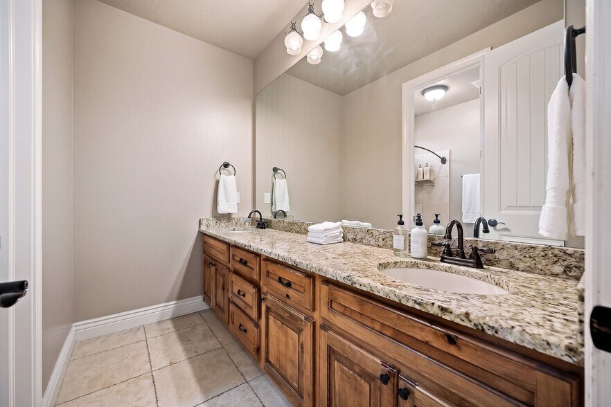 Building Photo - 9176 N Pebble Creek Loop