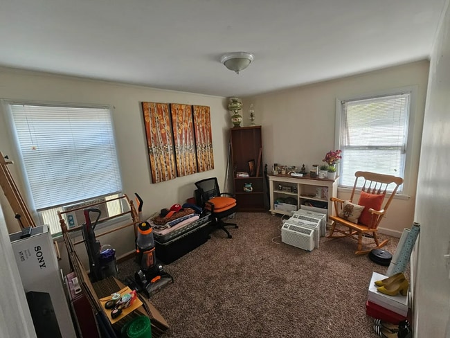 Building Photo - Sun-Filled 2 Bedroom Home with a Welcoming Layout