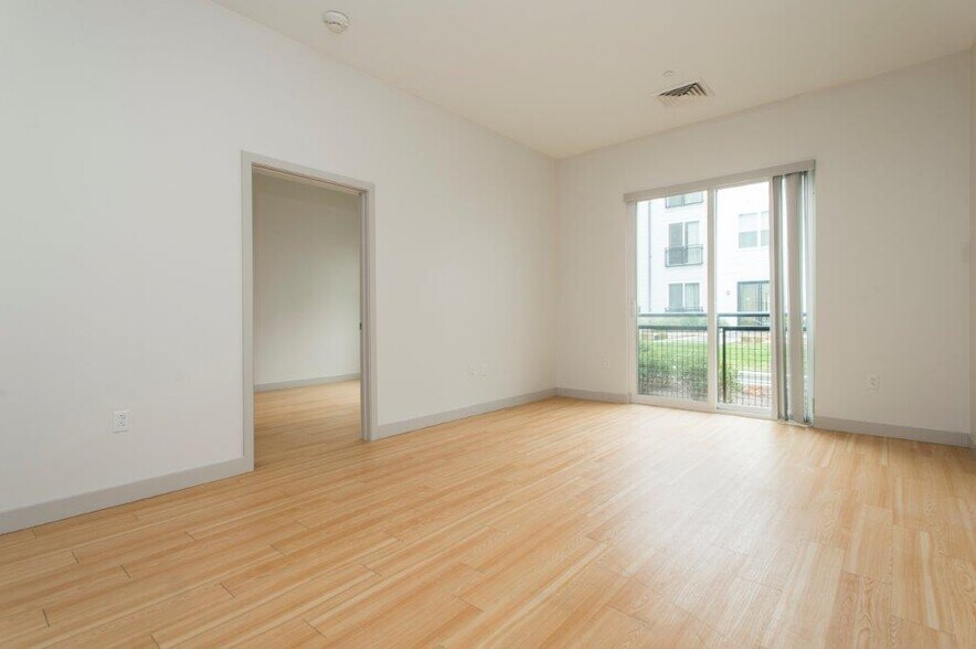 Building Photo - 320 D St