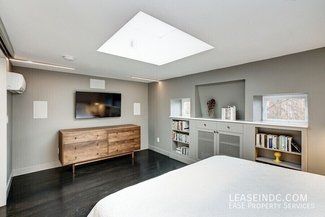 Building Photo - 1964 2nd St NW